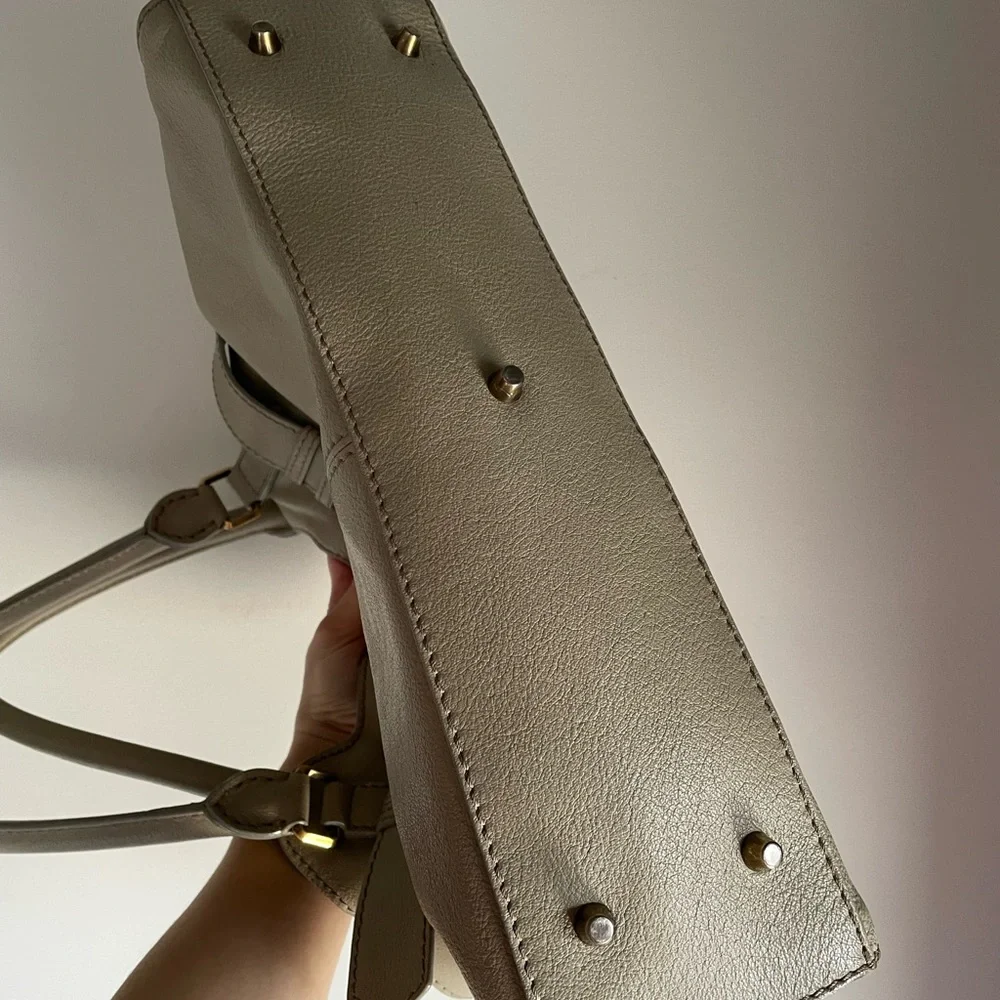 BURBERRY
Grey Buffalo Leather Lambeth Bag - Picture 6 of 8